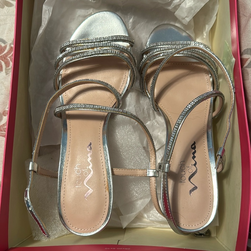 Lot of dress shoes and dress sandals